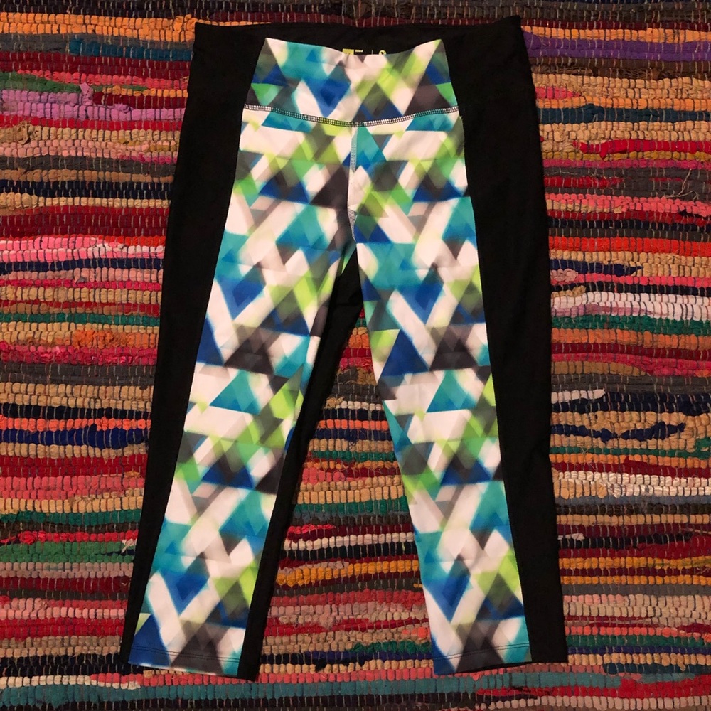 Color-block Fitted Athletic Capris